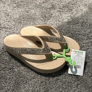 CROCS Sloan glitter tan wedge flip sandals with silver glitter straps